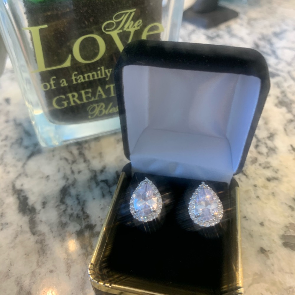 Royal Pear Shaped Stud Earrings